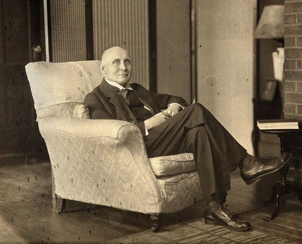 Chân dung Alfred North Whitehead. (Ảnh: wemedia.ifeng.com)